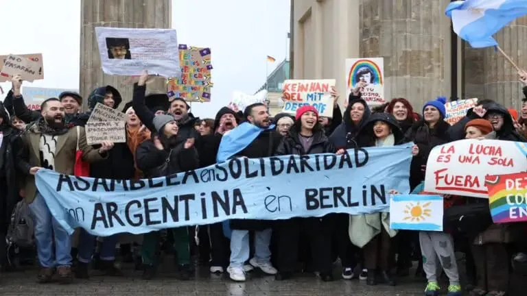 marcha lgbt berlin by telesur