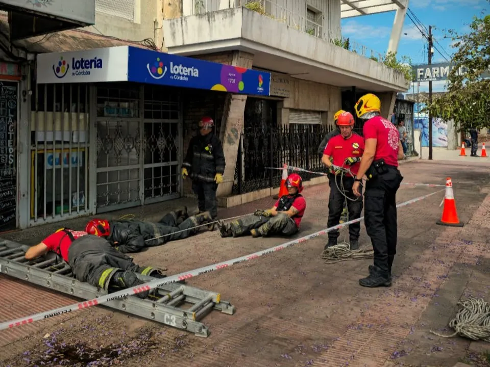 Rescate de mujer que cayó a un pozo negro (Policía)