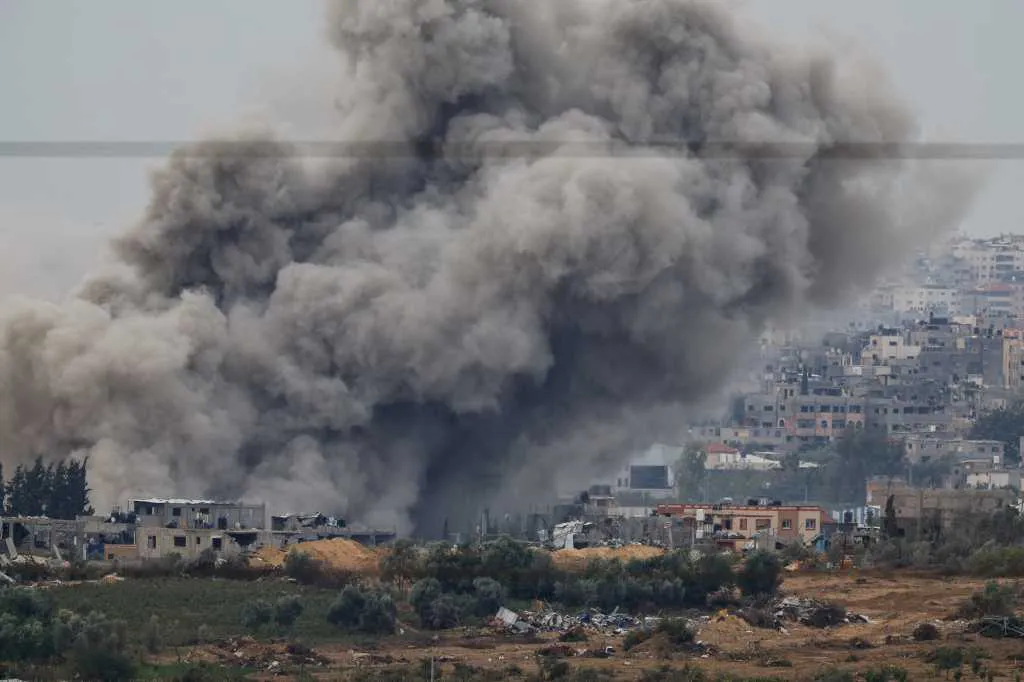 Bombardeos en Gaza by NA Reuters