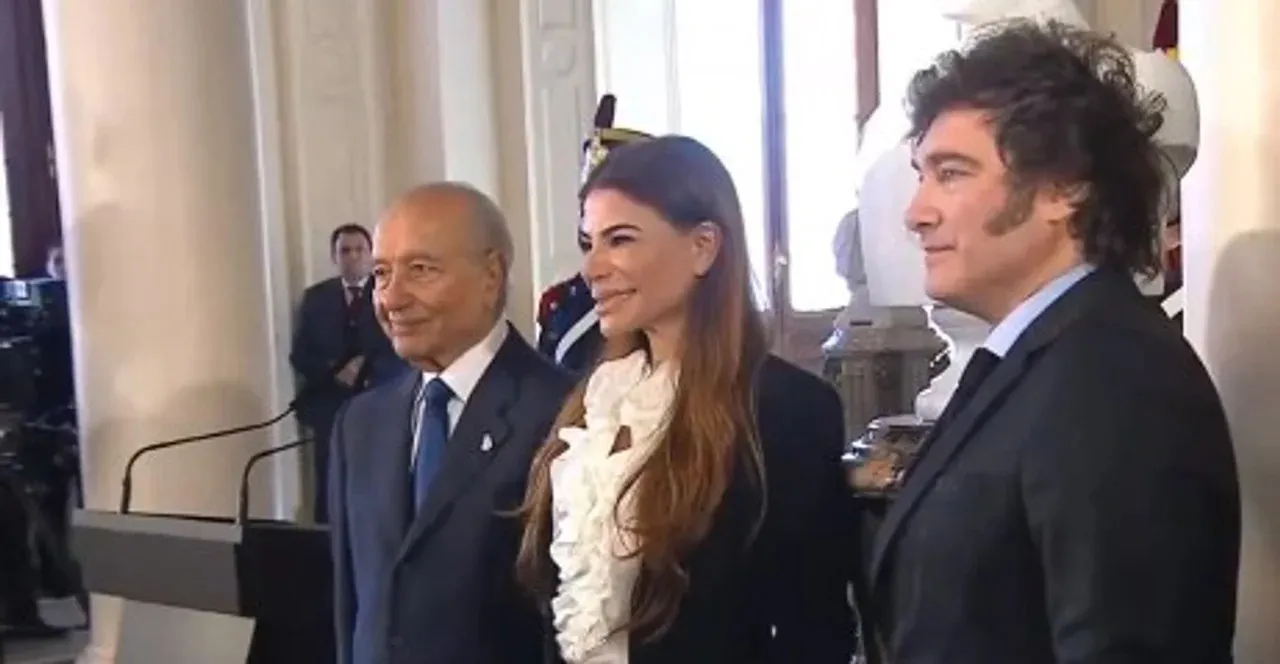 Javier Milei inauguró el busto del ex presidente Menem en la Casa Rosada