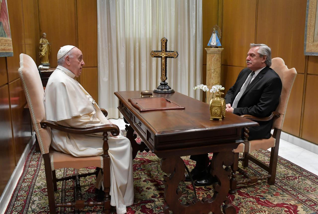 Fernández y el Papa Francisco by gentileza