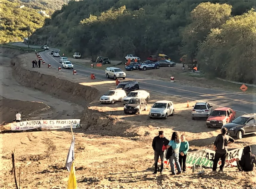 Acampe Autovía Ruta 5 (Asamblea Paravachasca) 01