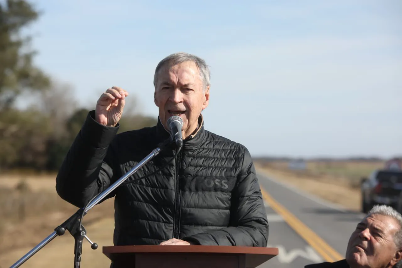 Juan Schiaretti en inauguración de ruta productiva (Twitter Juan Schiaretti)