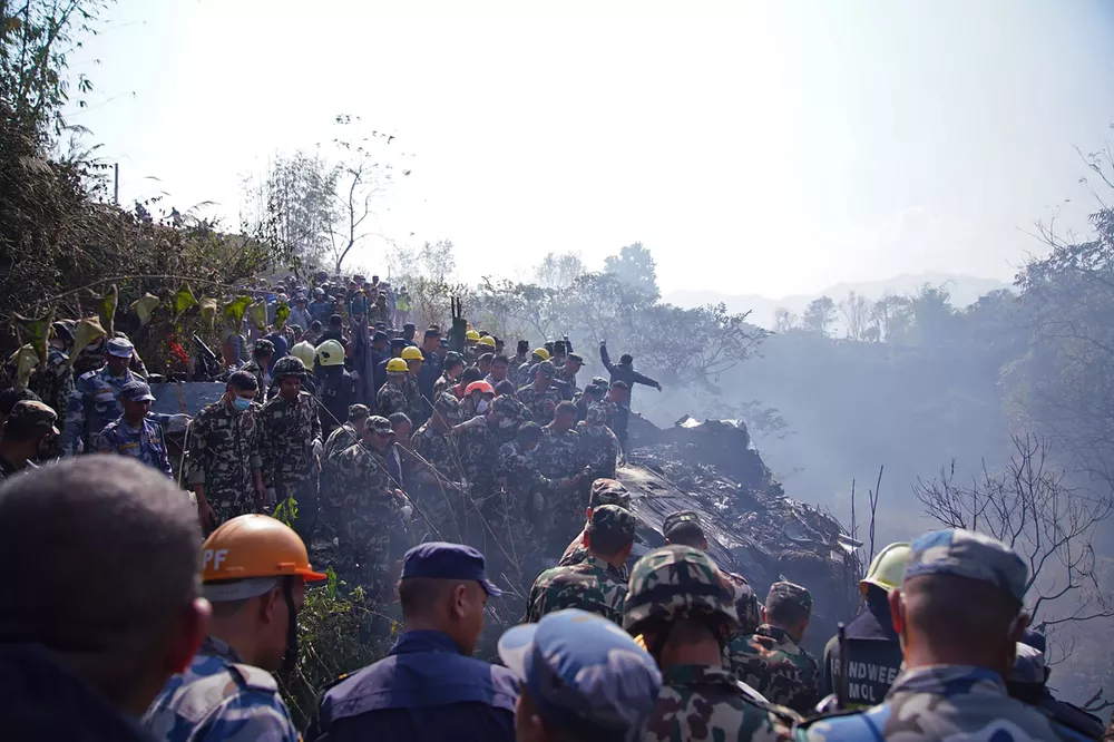 Tragedia aérea en Nepal by Télam