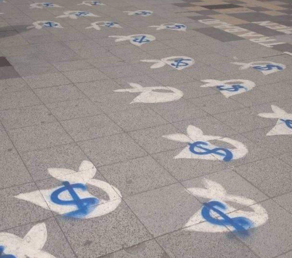 Pañuelos Abuelas en La Plata by gentileza