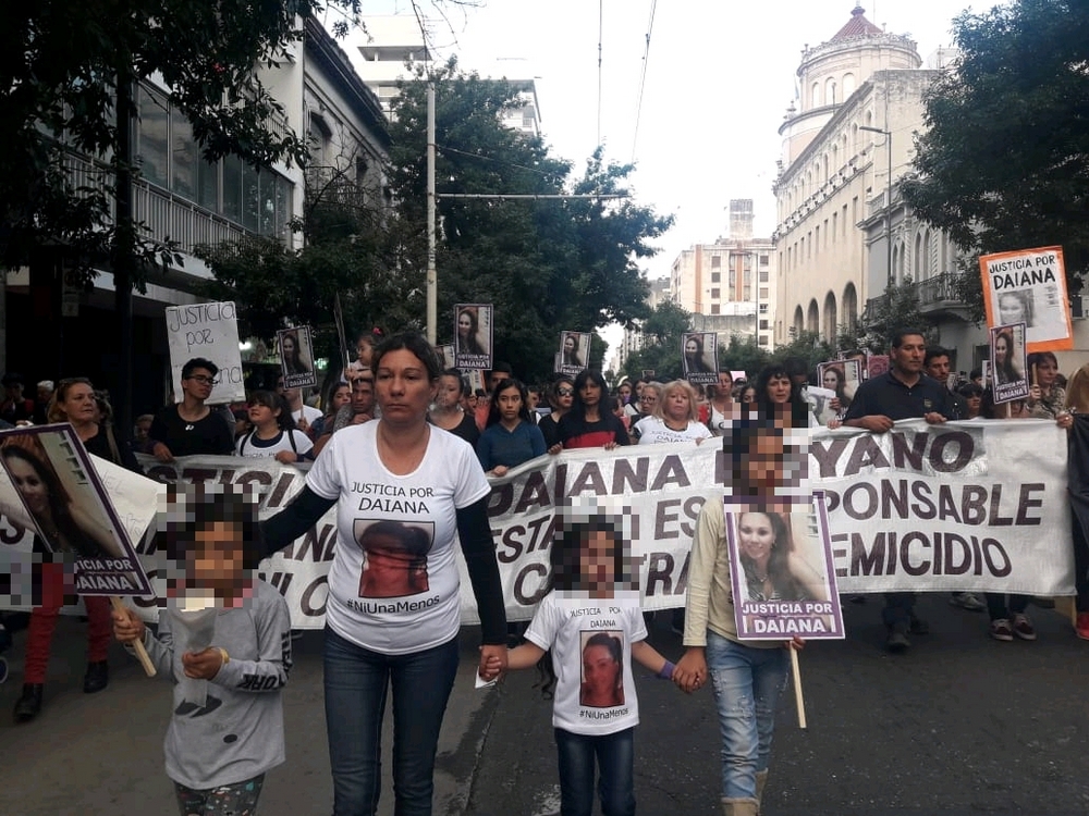 marcha por Daiana - MAMÁ E HIJAS DE DAIANA