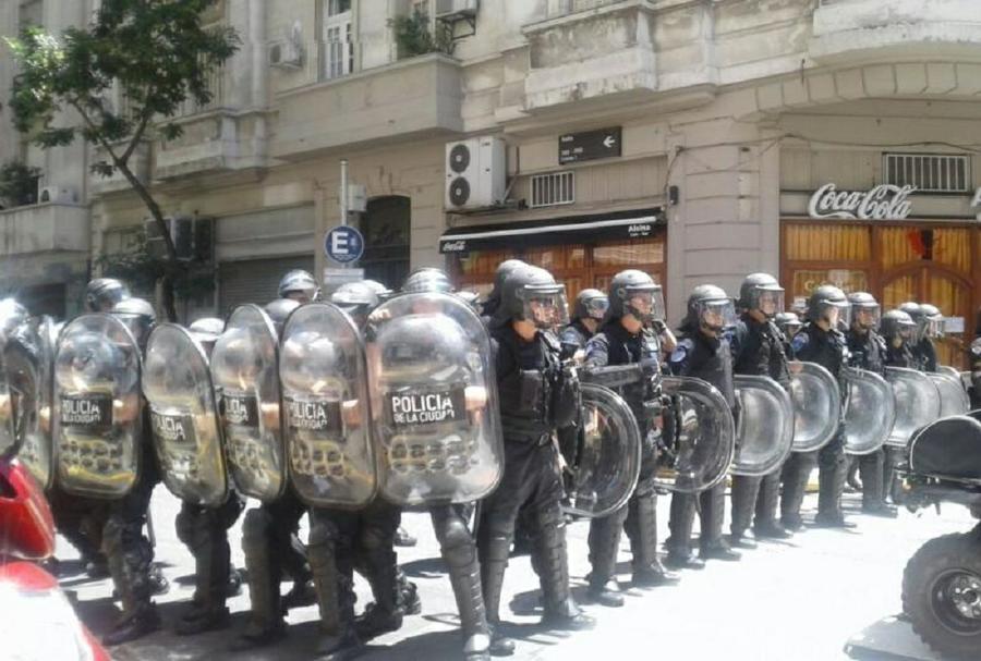 REPRESION CONGRESO BY NUESTRA CIUDAD 01