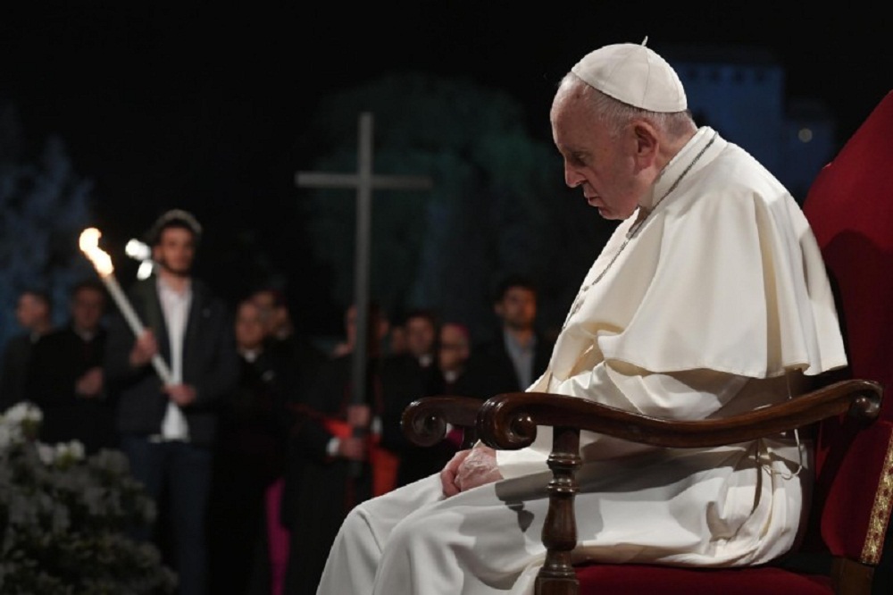 via crucis papa francisco foto vaticano