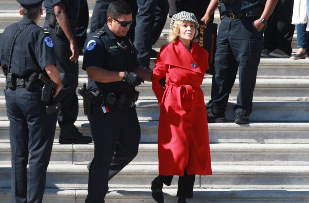 Arrestaron a Jane Fonda por protestar frente al Capitolio de Washington