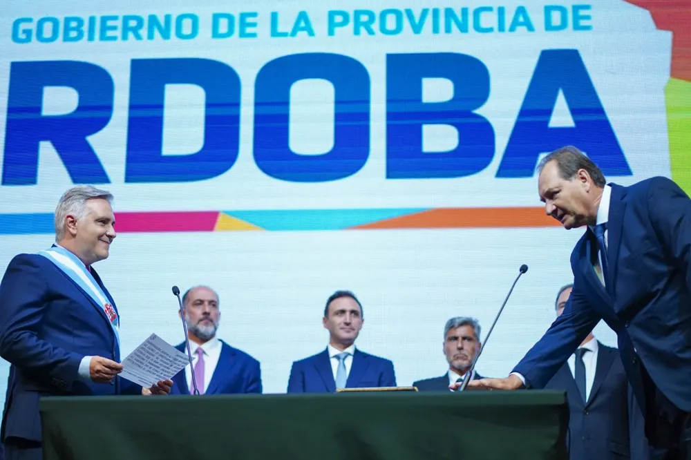 Llaryora toma juramento a su gabinete 4