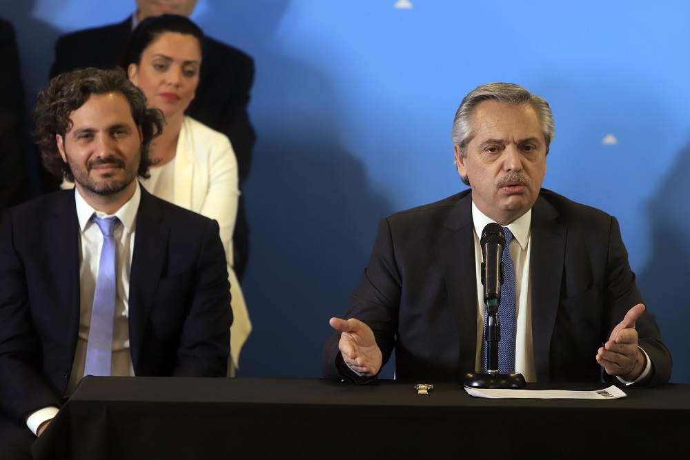 En Olivos, Fernández analizó la extensión de la cuarentena junto a ...