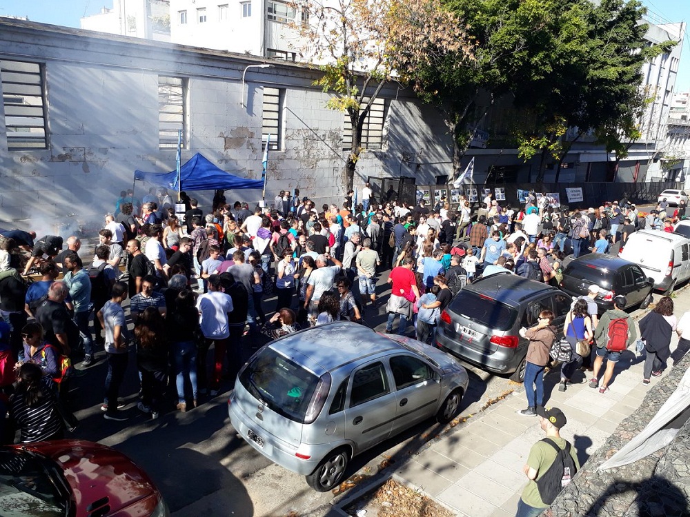 pascuas en la calle trabajadores en clarin
