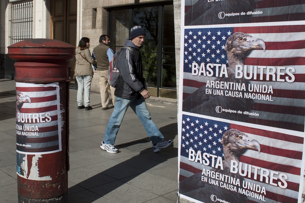 Basta Buitres archivo
