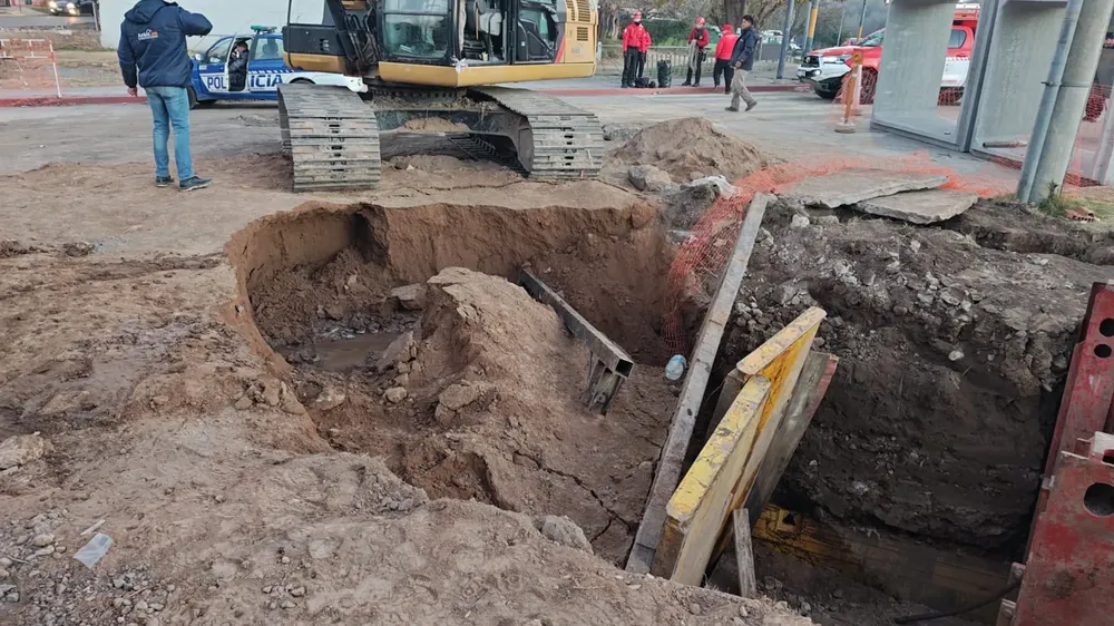 Trabajador cayó a un pozo con auga