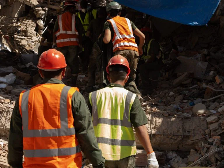 Trabajo en los terremotos (Gobierno de Venezuela)