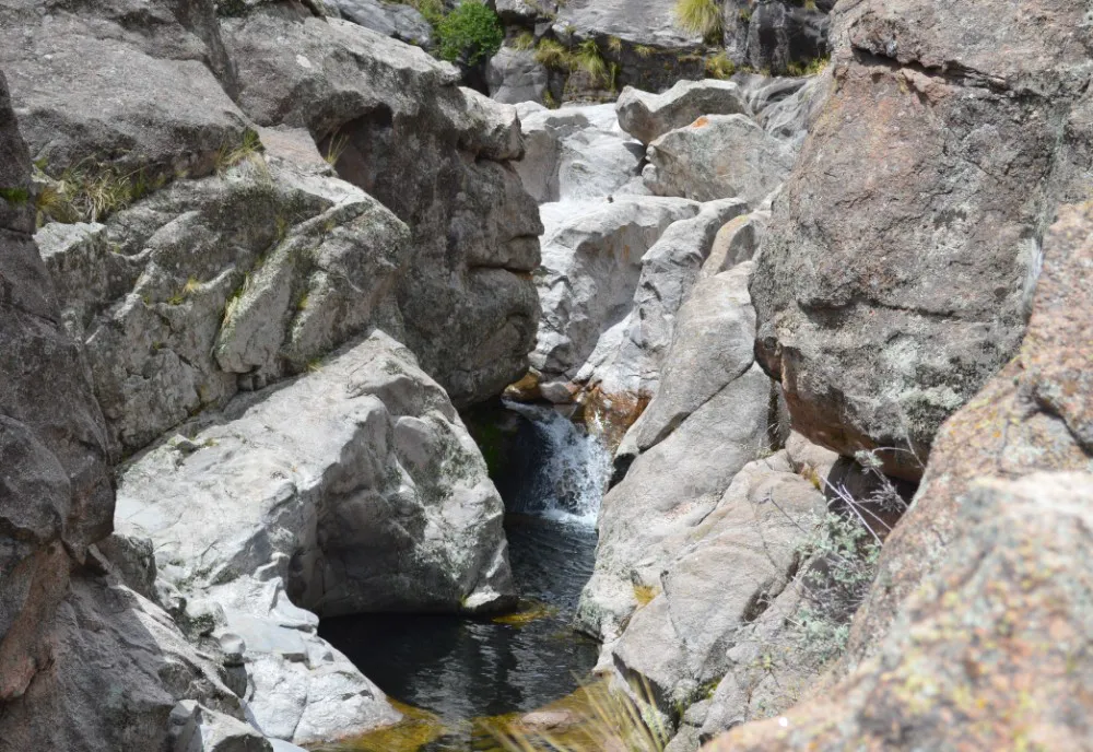 cascada oculta altas cumbres web