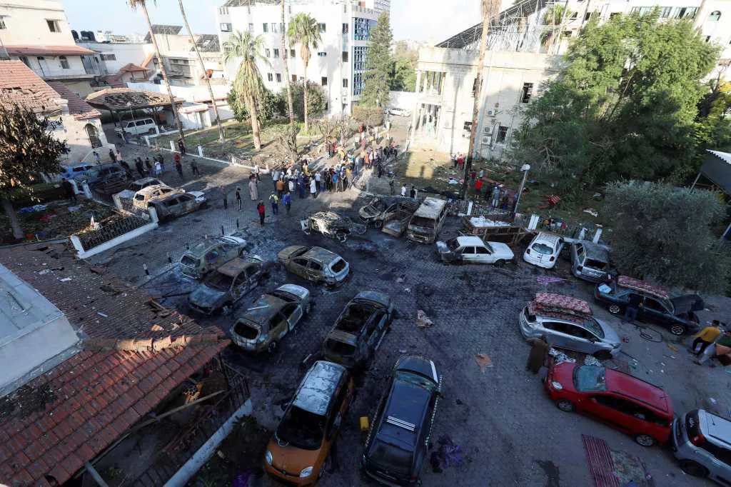 Bombardeo a hospital palestino by NA Reuters