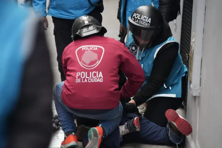 Fotógrafas detenidas en marcha de jubilados (La Izquierda Diario)