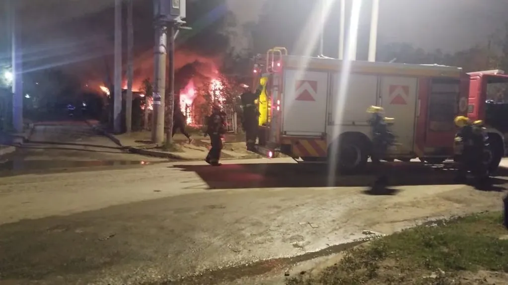 Incendio-de-vivienda-en-Villa-Martínez-_gentileza_