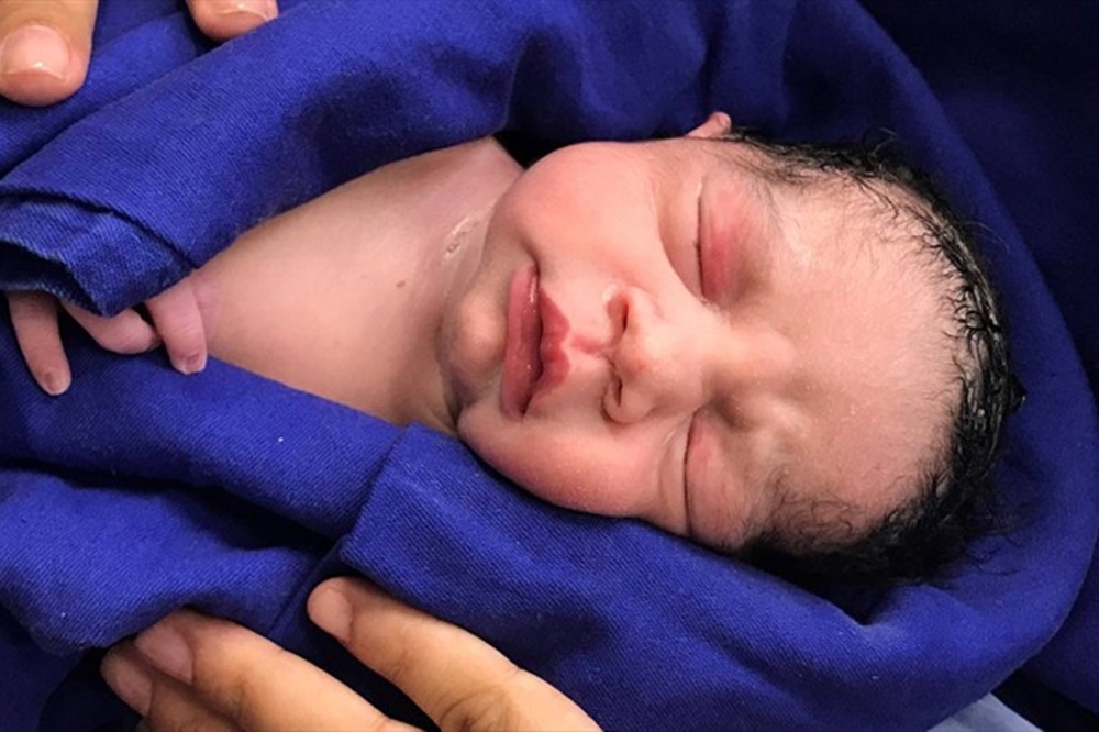 bebé nacido de un utero trasplantado