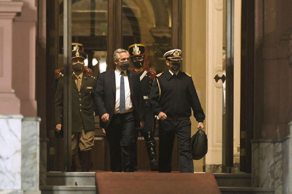 fernandez abandona la casa rosada @telam