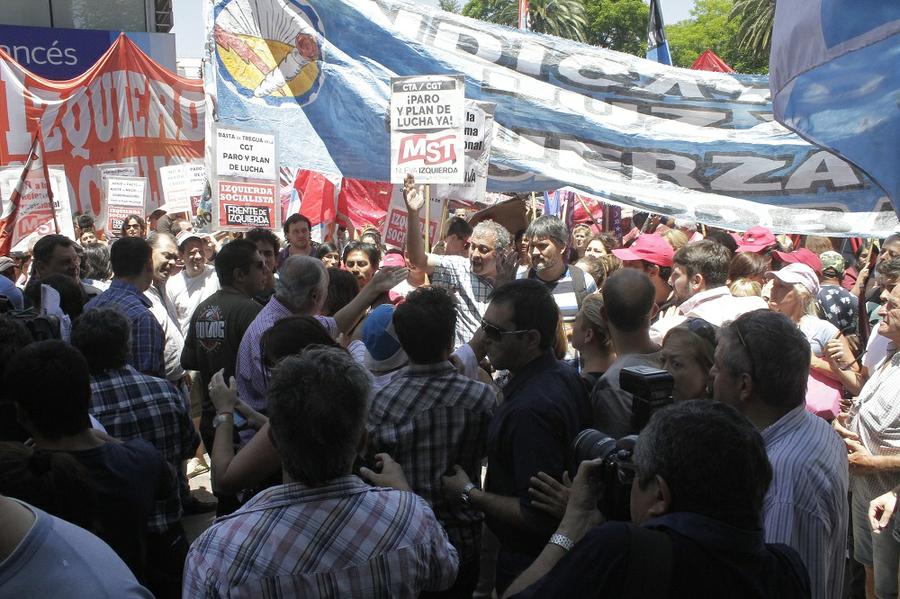 Multitudinariamarcha hacia el Anses en contra de la reforma laboral Foto de Diego Roscop (3)