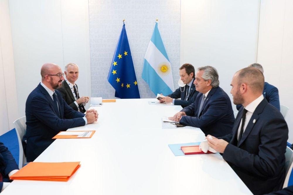 Cmitiva argentina en el G20 con el presidente del Consejo Europeo, Charles Michel