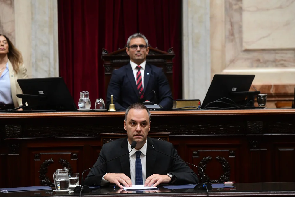 Manuel Adorni en Diputados (X de Diputados) 01