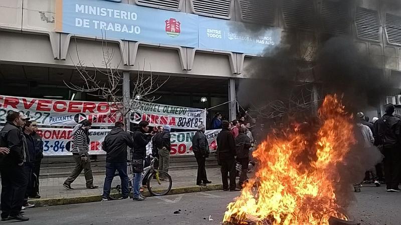 uta protesta gomas 2