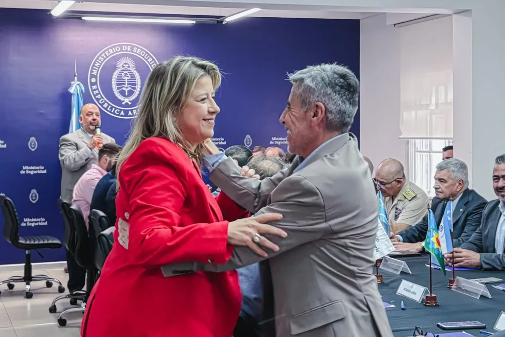 Juan Pablo Quinteros con Alejandra Monteoliva (Gobierno de Córdoba)