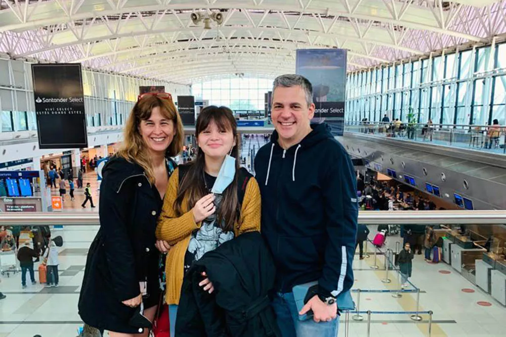 sofía previo al viaje a la COP26 con sus padres