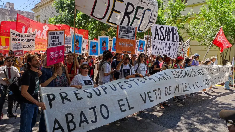 Marcha contra Milei en Córdoba (Miriam Campos) 8