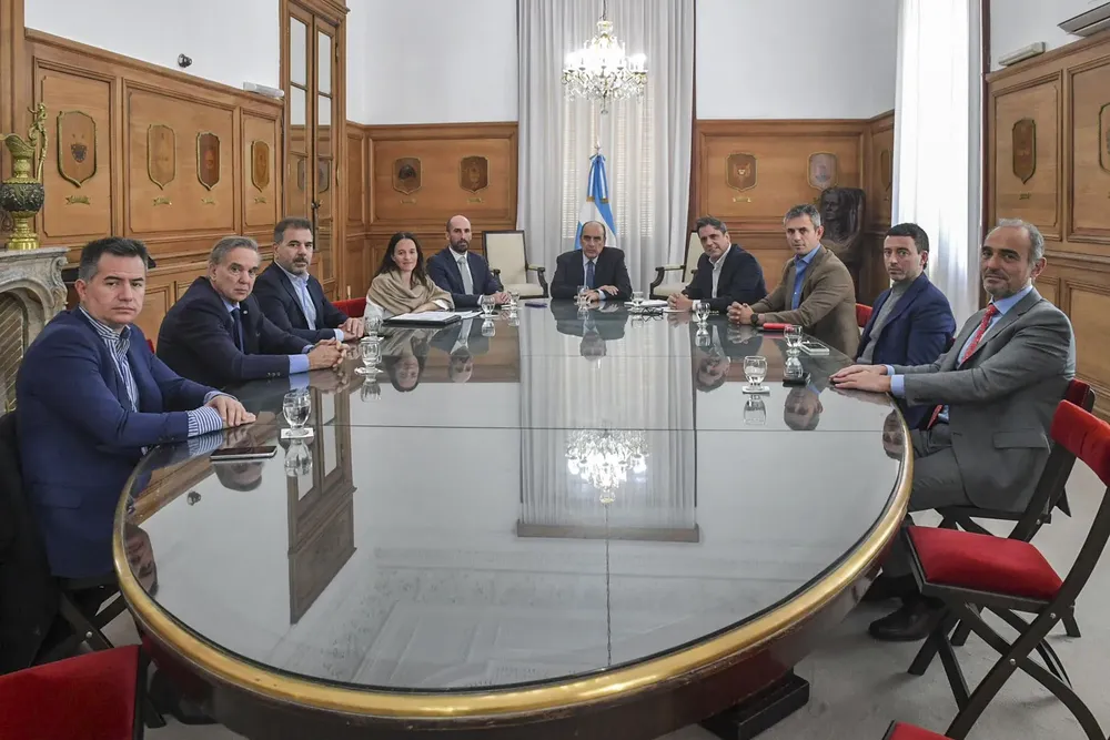 Guillermo Francos con los bloques dialoguistas (NA)
