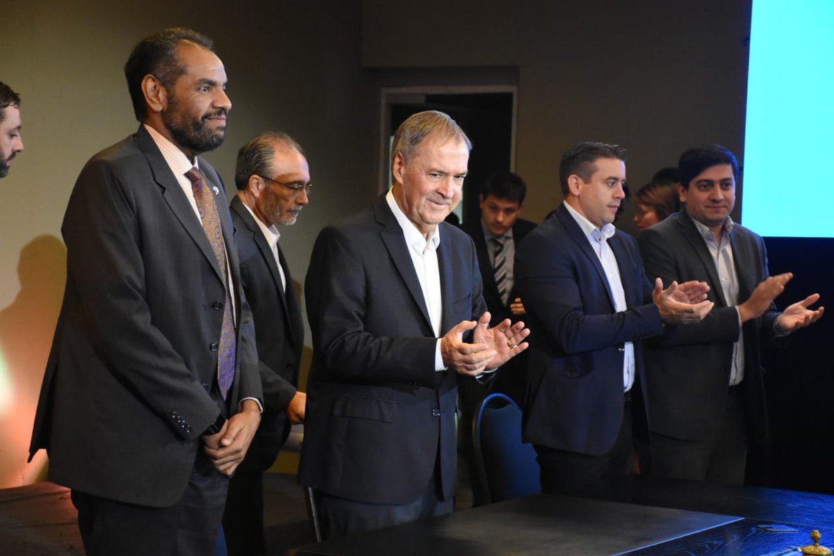 Schiaretti firma convenio kuwait acueductos by prensa Gobierno de Córdoba