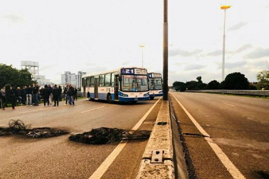 protesta choferes avenida general paz buenos aires by nueva ciudad