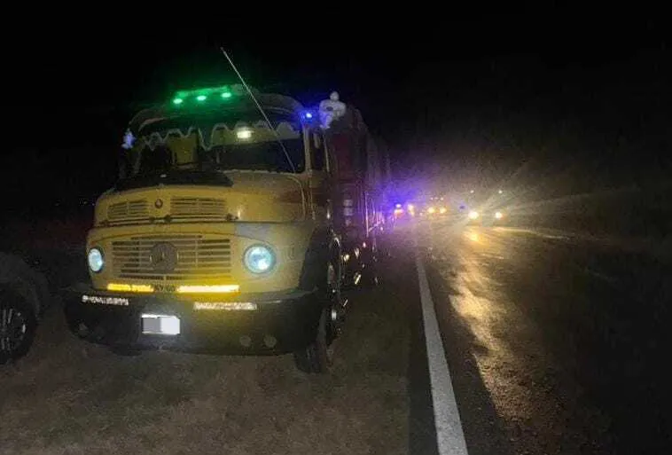 Choque-de-camiones-_Policía_