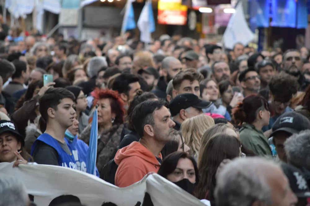 Marcha contra el ataque a Cristina Fernández by Miriam Campos /LNM