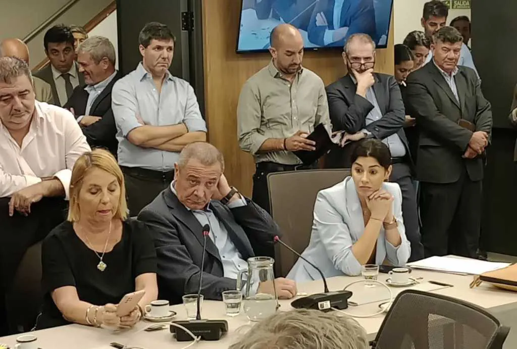 Comis Juicio Político con escandalo NA