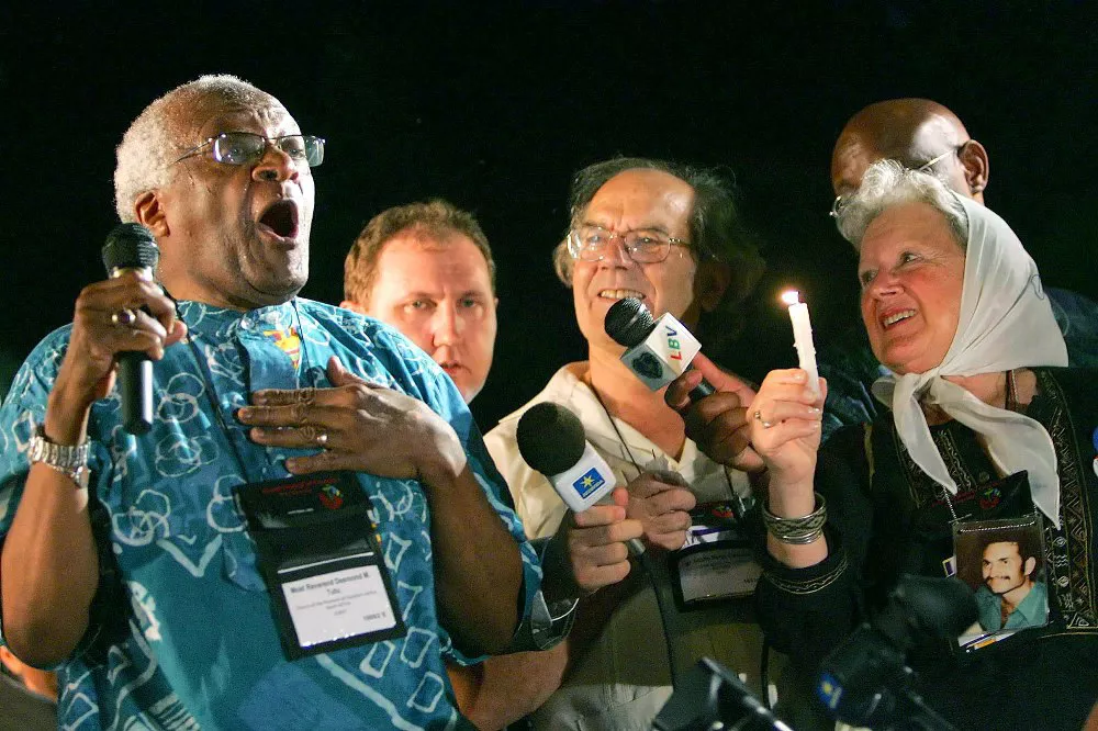 Desmond Tutu by Télam