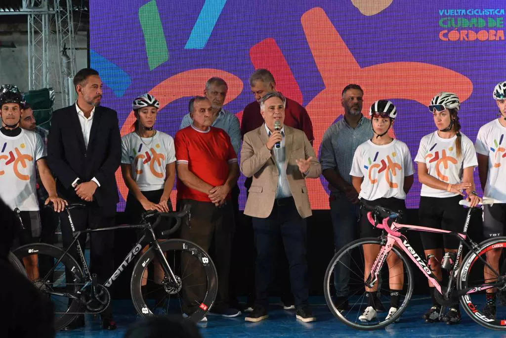 Presentan Vuelta Ciclística de Córdoba (Twitter Miguel Siciliano)