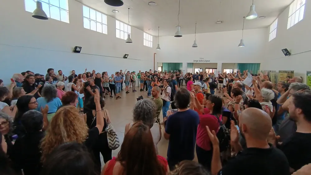 Asamblea en la ex ESMA (X de Nicolás del Caño)