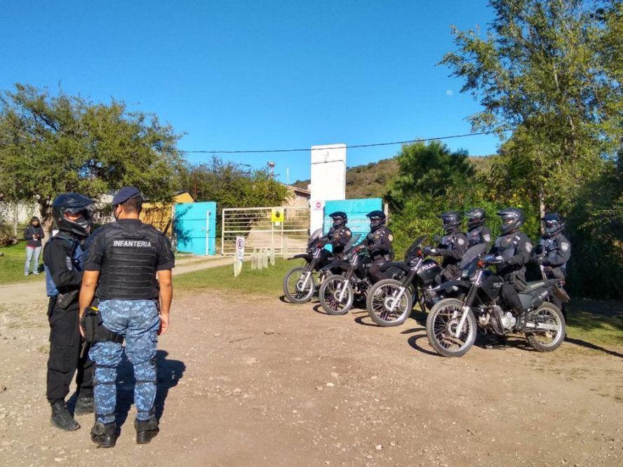policía en planta de Cuesta Blanca by FB Coopi