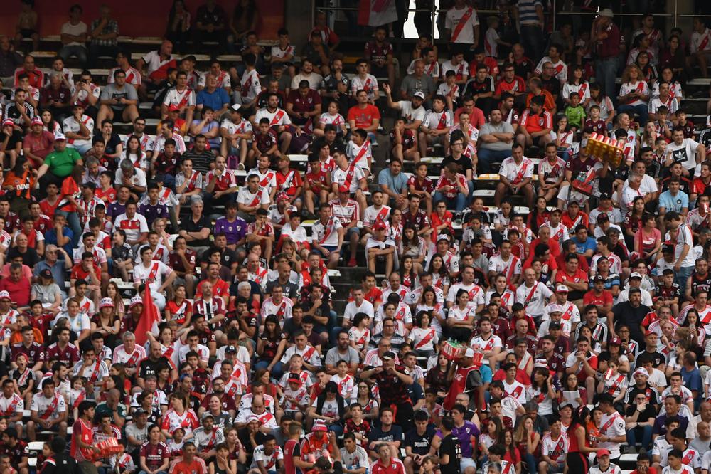 river tribuna by river
