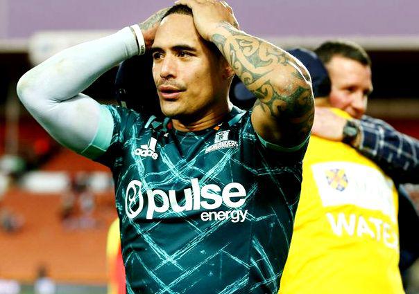 Suspiro de alivio para el medio scrum All Blac, Aaron Smith, el alma de los Highlanders ante los Chiefs