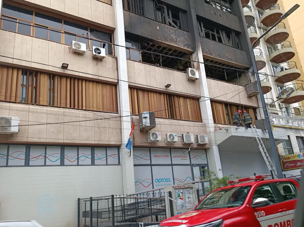 Incendio en Apross by LNM
