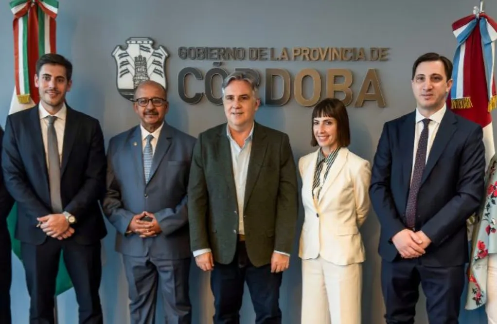 Llaryora y embajador de India by prensa.cba