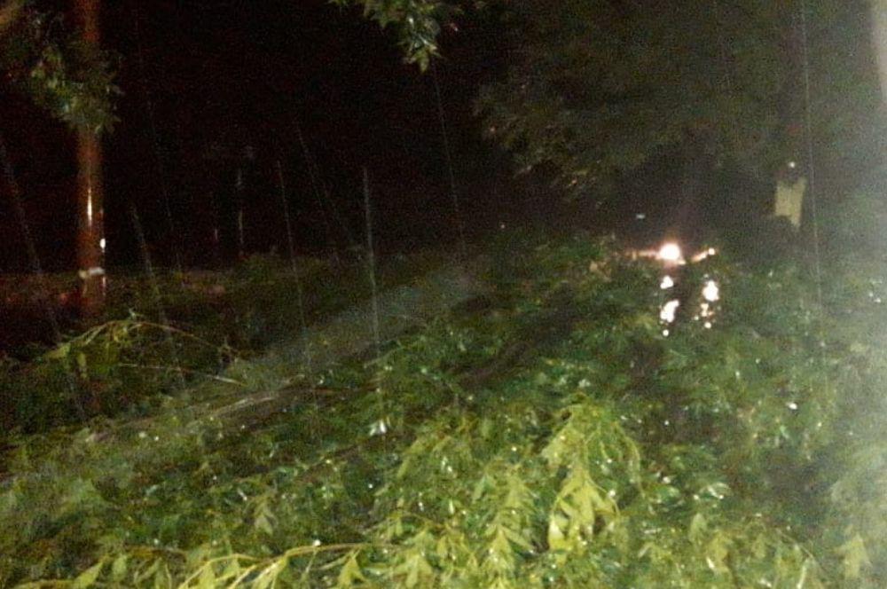 Destroys and injuries after a fierce storm in the southeast province