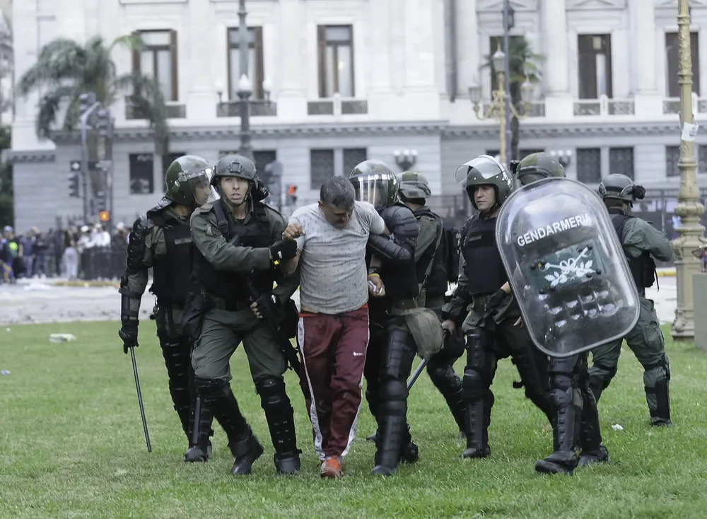 Represión a jubilados frente al Congreso (NA) 3