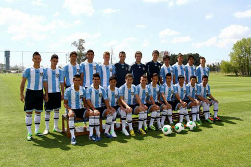 FOTO OFICIAL AFA SUB-17 PARADO EL SEGUNDO