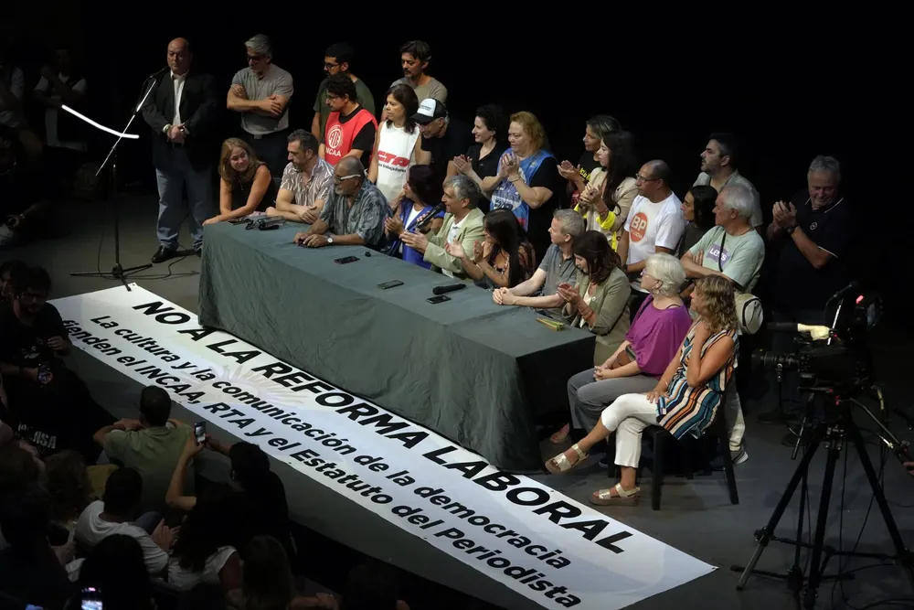 trabajadores del cine y los medios públicos contra la reforma laboral by na